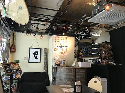 Cost interior at The Earl in Tokyo