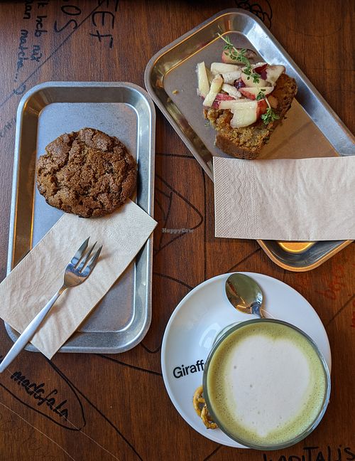 Matcha latte, 'den ganzen tag' cookie & vegan cake at MITTWOCH in Rotterdam