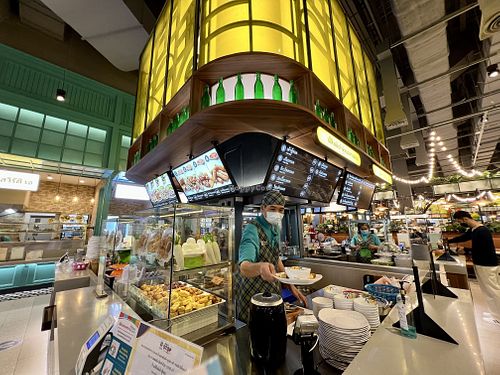 Shop front  at Je Tip Fried Tofu เจ๊ทิพย์เต้าหู้ทอดสามย่าน in Bangkok
