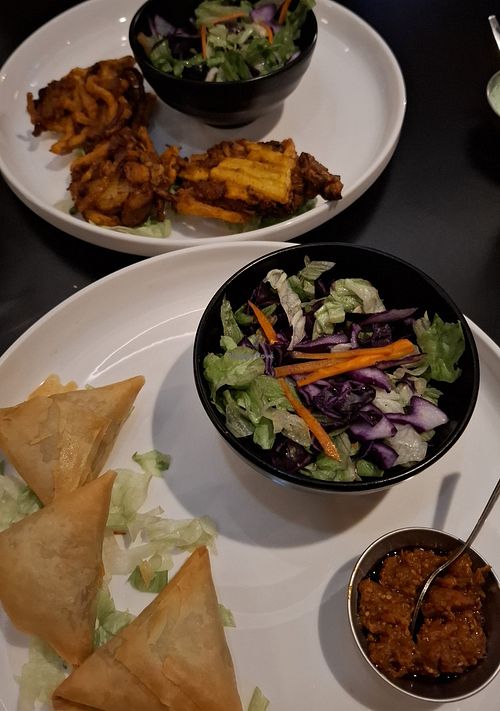 Pakora and vegetable samosas at Jai-Ho in Lille