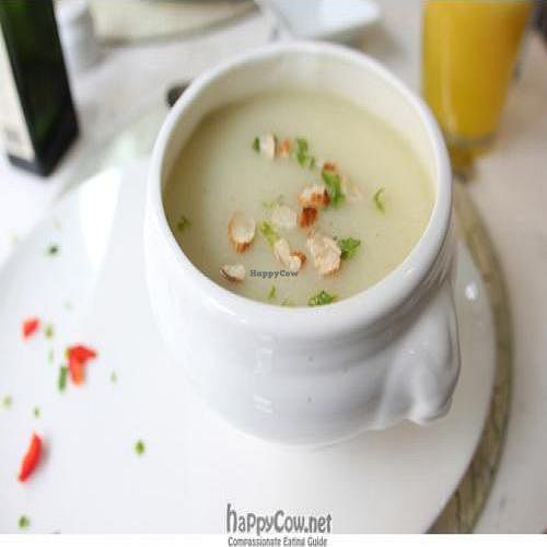 almonds and cauliflower soup (vegan) at V.O.P. - Very Organic People in Santiago