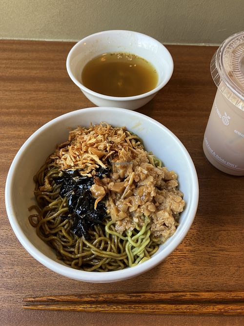 Lo mien (dried noodle) with curry soup  at Ming-Teng HAO HAO in Tokyo