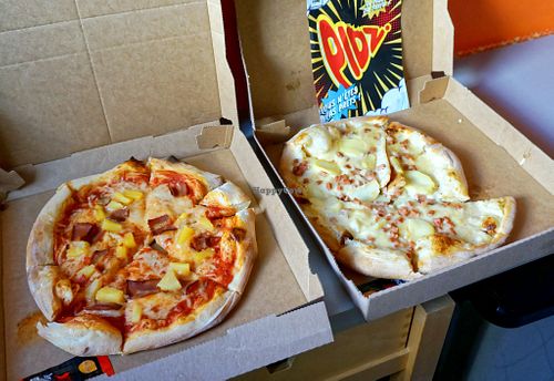 La Touriste (left) + La Montagnard (right) at Pidz in Paris