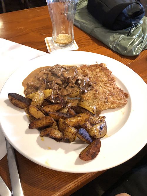 Schnitzel mit Pilz Sauce (mushrooms)   at Schaberger Bahnhof in Solingen
