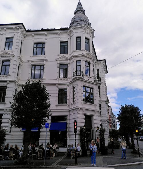 Oslo Raw is on the ground floor at Oslo Raw Frogner in Oslo