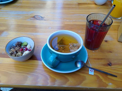 Granola, bissap juice and tea (brunch) at BRÛLÉ in Toulouse