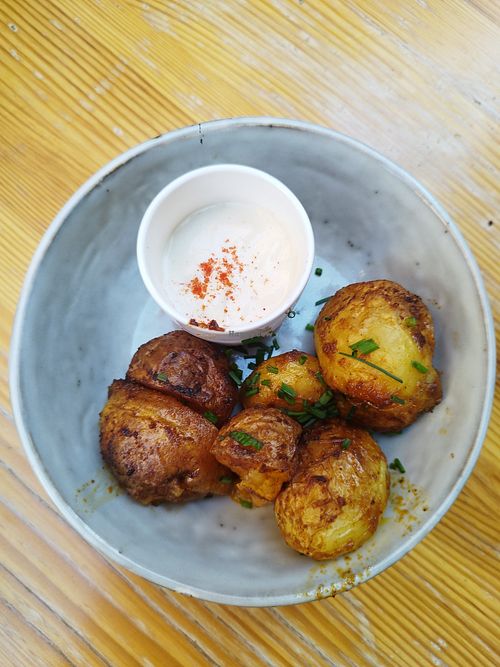 Roasted potatoes with a delicious garlic sauce at BRÛLÉ in Toulouse