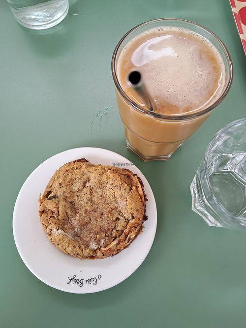 Pistachio and white chocolate cookie & almond syrup frappe at Oh K-fée d'Mj in Nantes