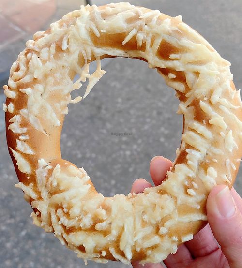 Rosca con queso vegano at Crunchies in Valencia