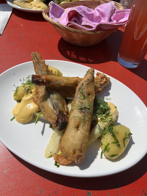 Spargel & frittierte Bananenblüten  at Café du Bonheur in Zurich