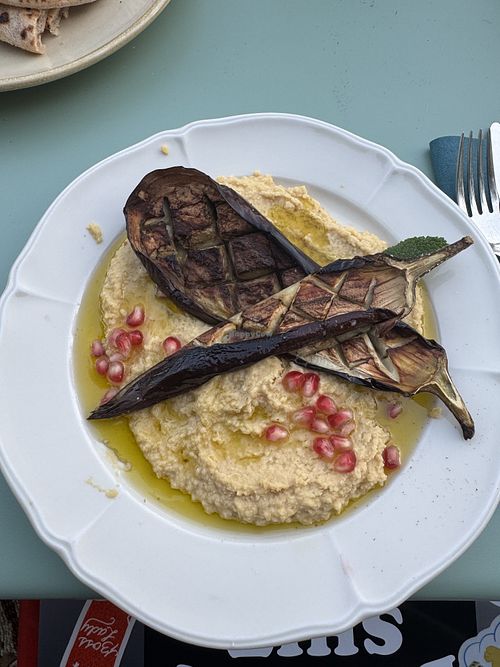 Geschmorte Aubergine mit Hummus  at Café du Bonheur in Zurich