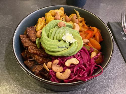 Tempeh bowl (vegan) at The Avocado Show in Leidschendam
