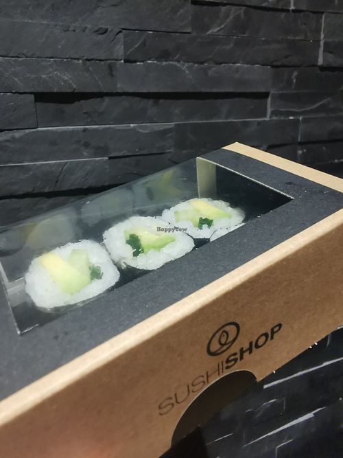 Avocado cucumber maki at Sushi Shop in Chamonix-mont-blanc
