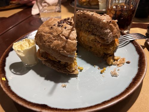 Yellow Burger Vegan 🌿  at The Scotsman in Varese