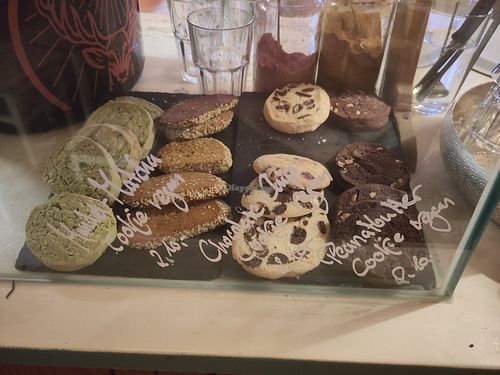 Cookies (click "Accept All") at Cafe Lozzi in Munich