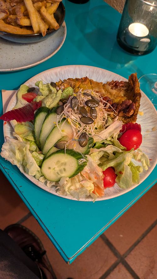 Quiche & sald at Cafe Lozzi in Munich