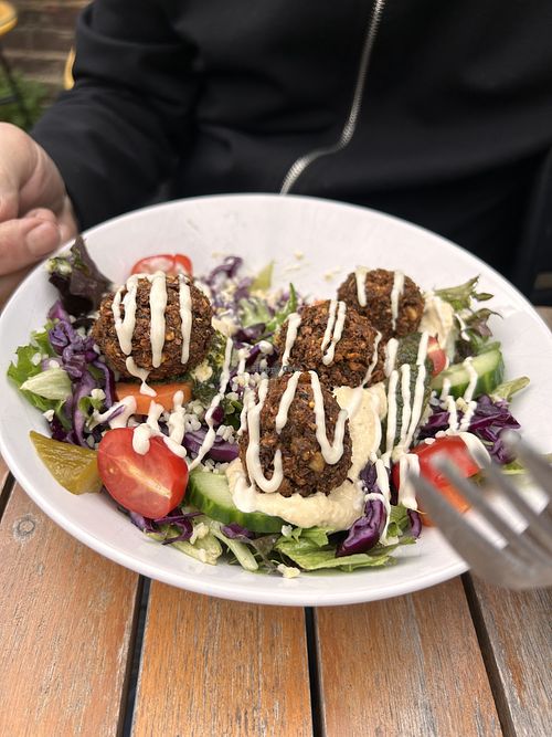 Falafel salad ⭐️⭐️⭐️⭐️⭐️  at E3 Vegan in East London