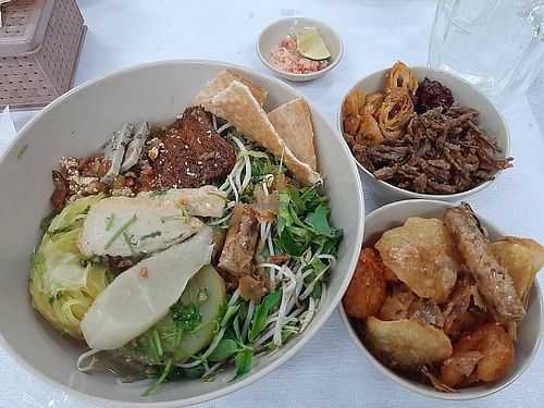 Mi van than kho and side dishes at Quán Chay Bé Thy in Nha Trang