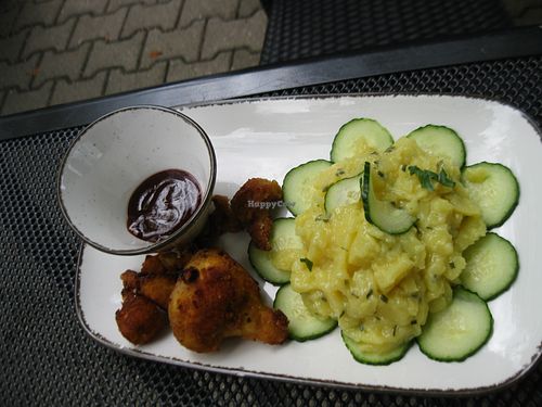 Weekly special: Cauliflower-„wings“ with BBQ dip & potato salad at Rosinante in Brunnthal