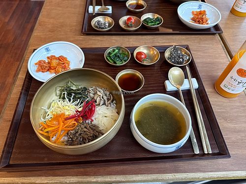 Vegan bibimbap of 7 vegetables  at Kkot Bape Pida - 꽃 밥에 피다 A Flower Blossom on the Rice in Seoul