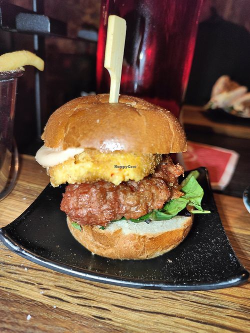 Cheesy 3d printed vegan meat Burger at Pinchos in Oerebro