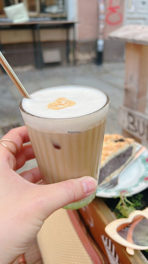 pistachio latte  at Tattoo-Café Peckerl in Dresden