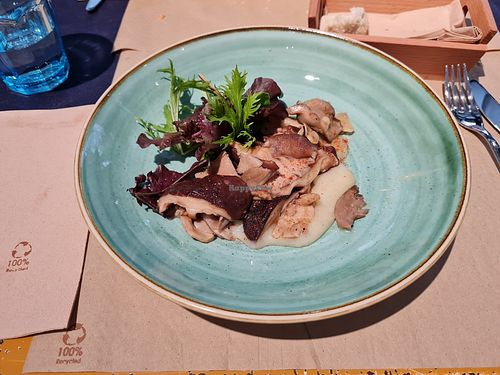 Shitake mushrooms with mashed cheese and potatoes at Penguin Bar in Bilbao