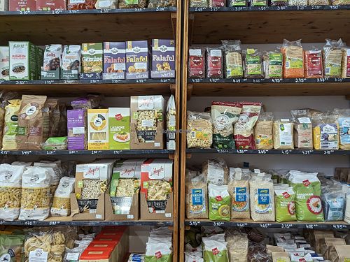 Packaged goods at Beterraba in Tavira