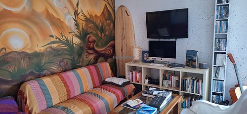 Common room at Surf Yoga Portugal in Ericeira