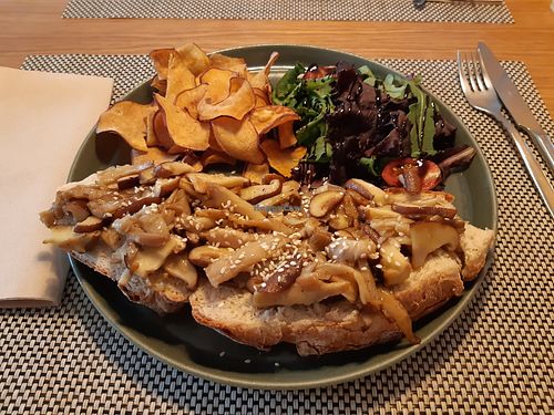 Vegan toast (different bread, since there was no beetroot one) at Hostel and Suites des Arts in Amarante