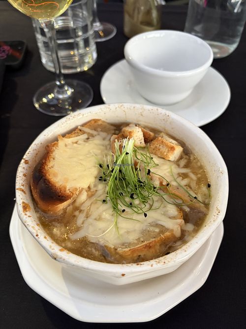 French onion soupp  at Sōl in St Petersburg