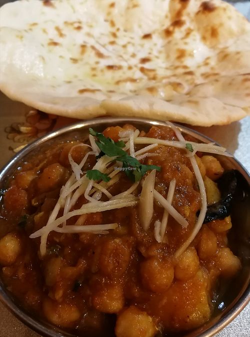 Aaloo chana and plain naan at Madina Indian Bistro in Hualien