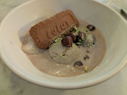 Mochi and pistachio ice cream at Meet Vegano in Malaga