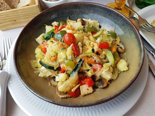 Tofu with sauteed vegetables at Zé da Calçada in Amarante