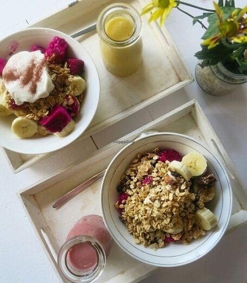 Make-Your-Own smoothie bowls at Alchemy in Ubud