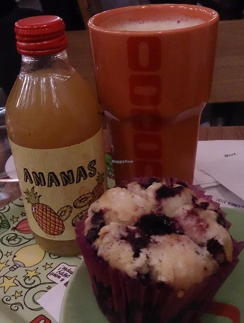 soy latte, juice and blueberry muffin, 100sek at Condeco in Gothenburg
