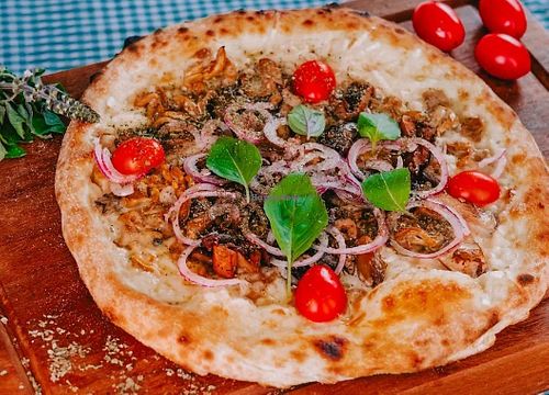 Pizza de cogumelo vegana at Bartô Pizza Co in Londrina