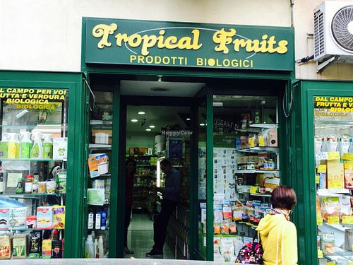 Front of store at Tropical Fruits in Naples