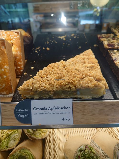 Granola Apfelkuchen at Dean & David - Weliosplatz in Wels