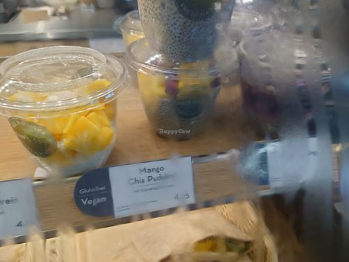 Mango chia pudding at Dean & David - Weliosplatz in Wels