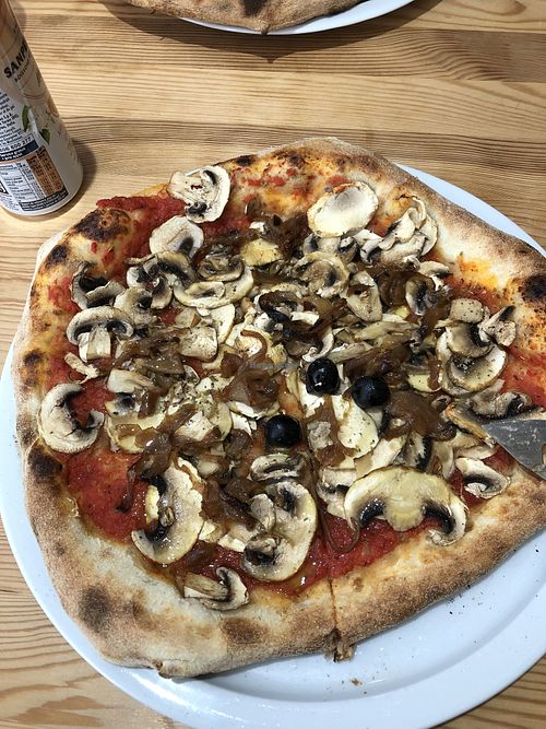 Mushroom, olive and confit of onion pizza 😋  at Pizzeria L'Olivette in Auch