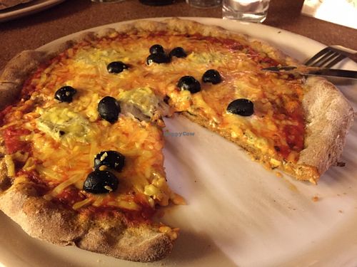 3 cheese pizza at Sfizy Veg in Berlin