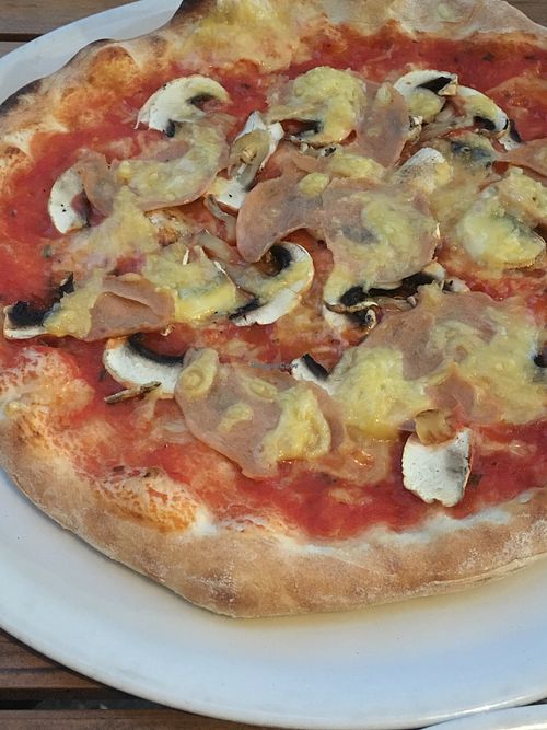Ham mushroom pizza at Sfizy Veg in Berlin