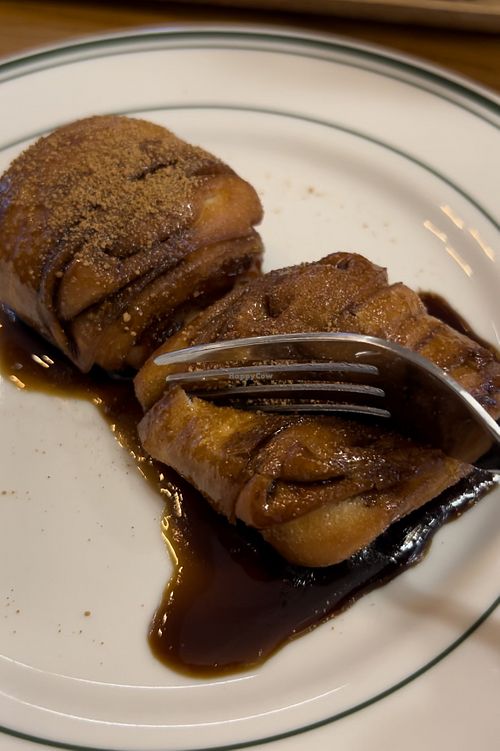 Dessert-glazed cinnamon buns!   at Alt.a in Seoul