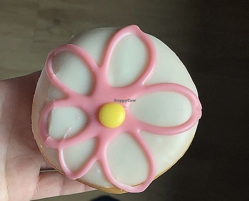 flower vegan donuts with vanilla filling   at Dunkin' in Leipzig