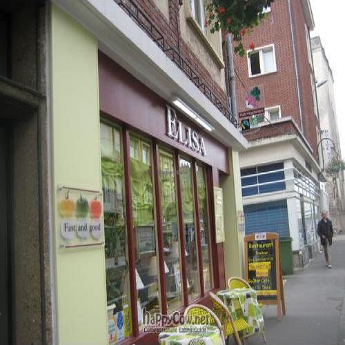 Elisa in Amiens. Just round the corner from the Belfry (just visible on the far right) at Elisa in Amiens