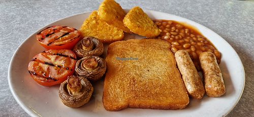 (Vegan) all in breakfast. I paid for the extra hashbrown as they wouldn't swap it in despite removing the bacon and eggs at Joyland American Family Diner in Great Yarmouth