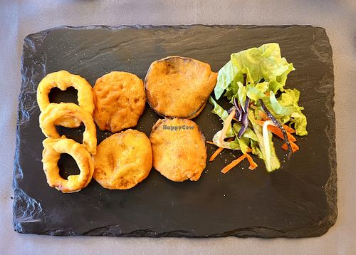 Milijuli Pakora  at Le Grand Pacha de l'Himalaya in Le Coudray-montceaux