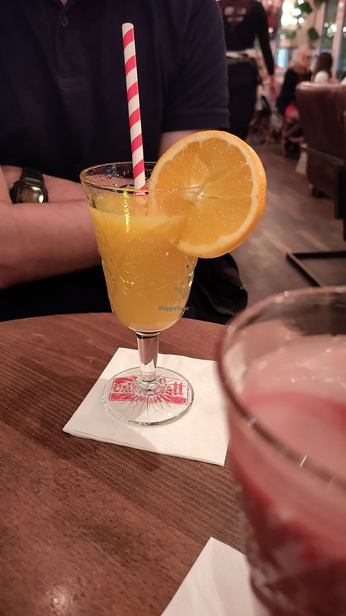 Fresh pressed orange juice at Café Extrablatt - Grupenstraße in Hannover