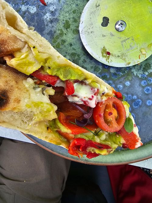 Vegana pizza slice at Castos Emden in Emden